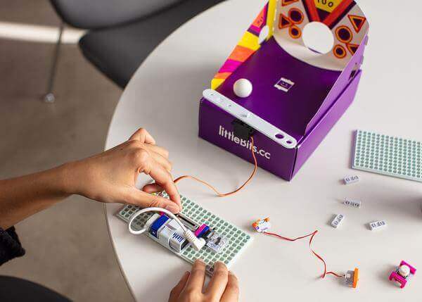 Hands-on learning with the littleBits Educator Starter Kit, showcasing circuits and interactive projects.