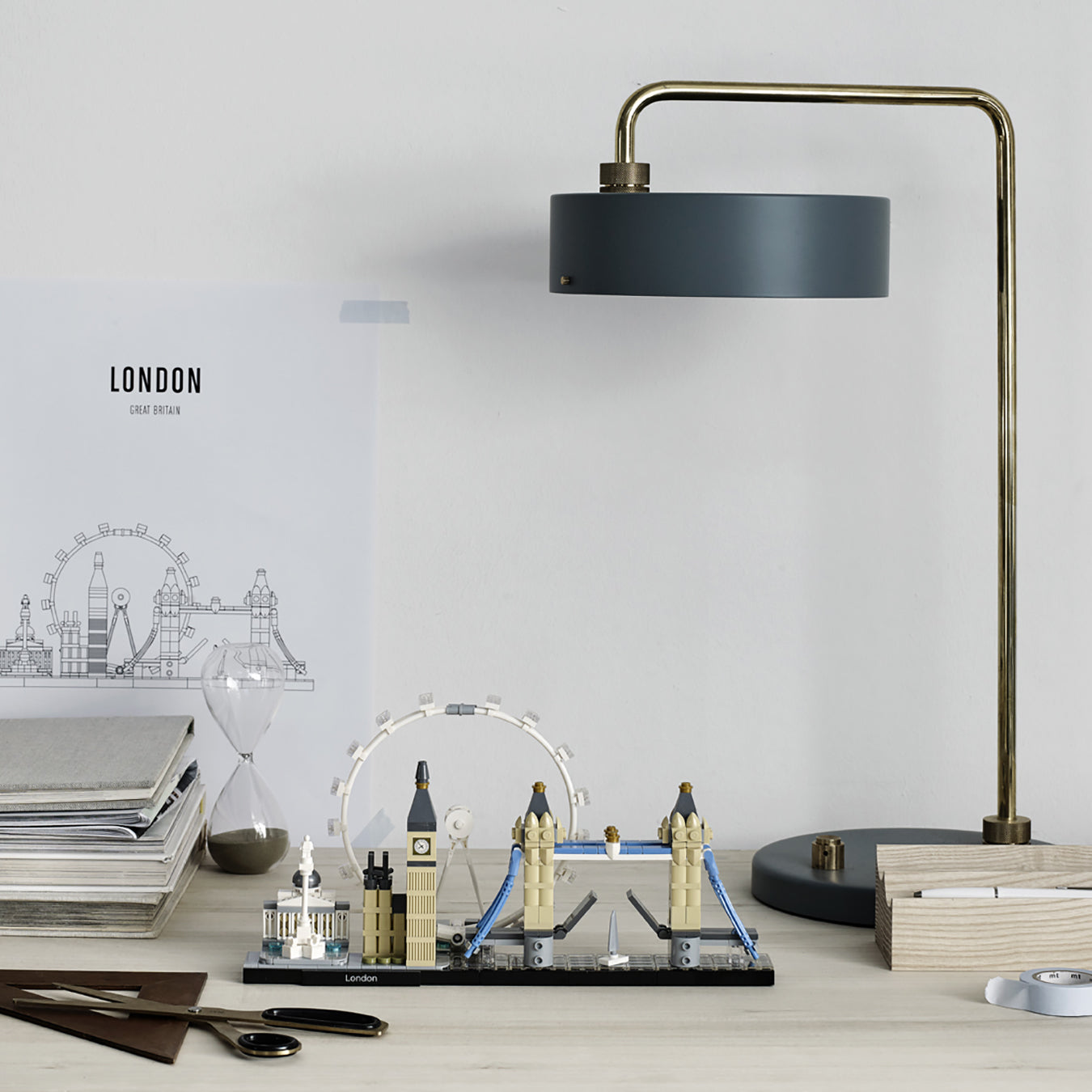 LEGO Architecture London Building Set 21034 showcasing model of London skyline with iconic structures and a modern lamp.