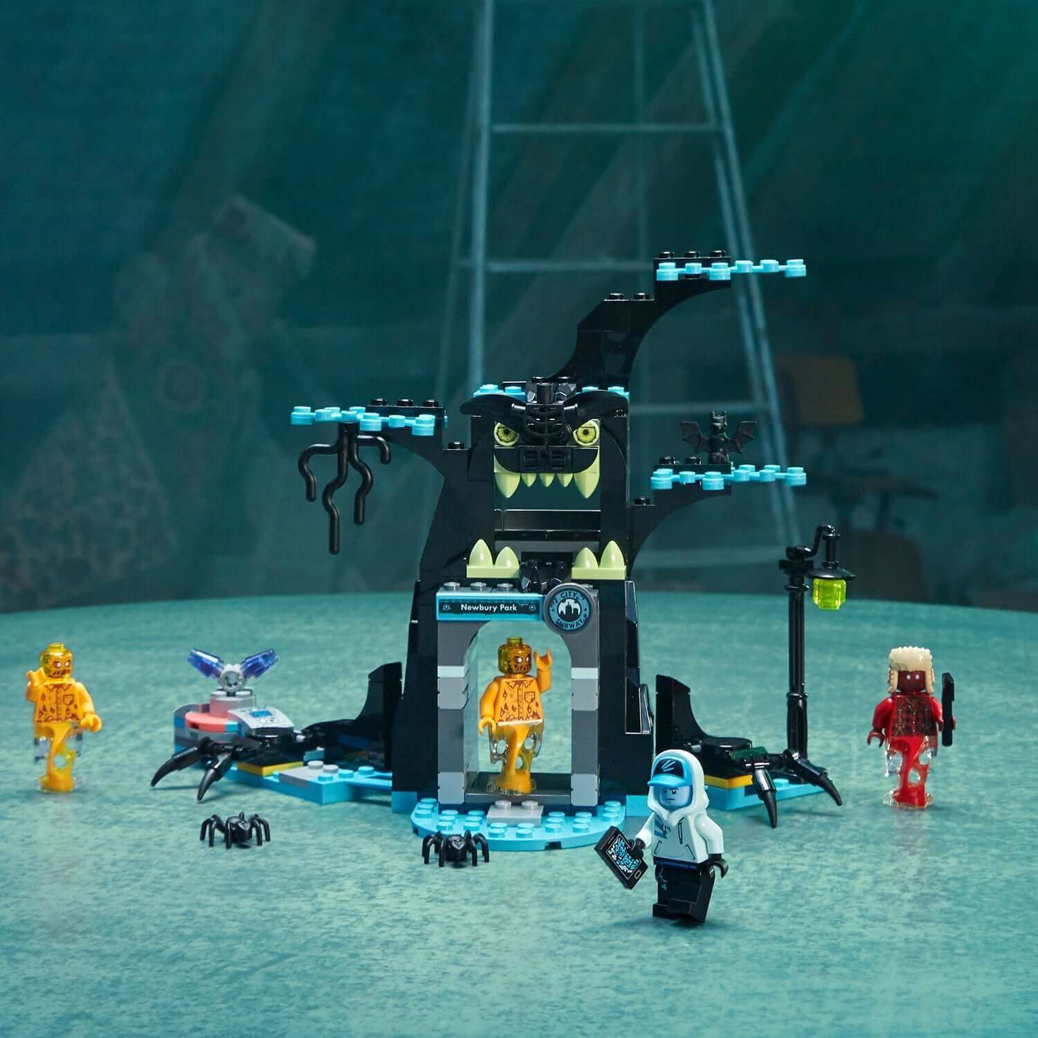 LEGO® Hidden Side Welcome To Set 70427 featuring a spooky building and various minifigures in an interactive AR playset.