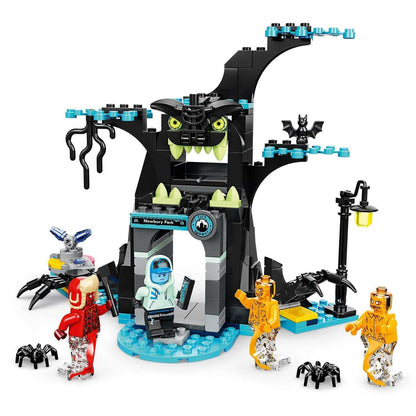 LEGO® Hidden Side set 70427 featuring AR play with spooky ghost characters in an interactive haunted scene.