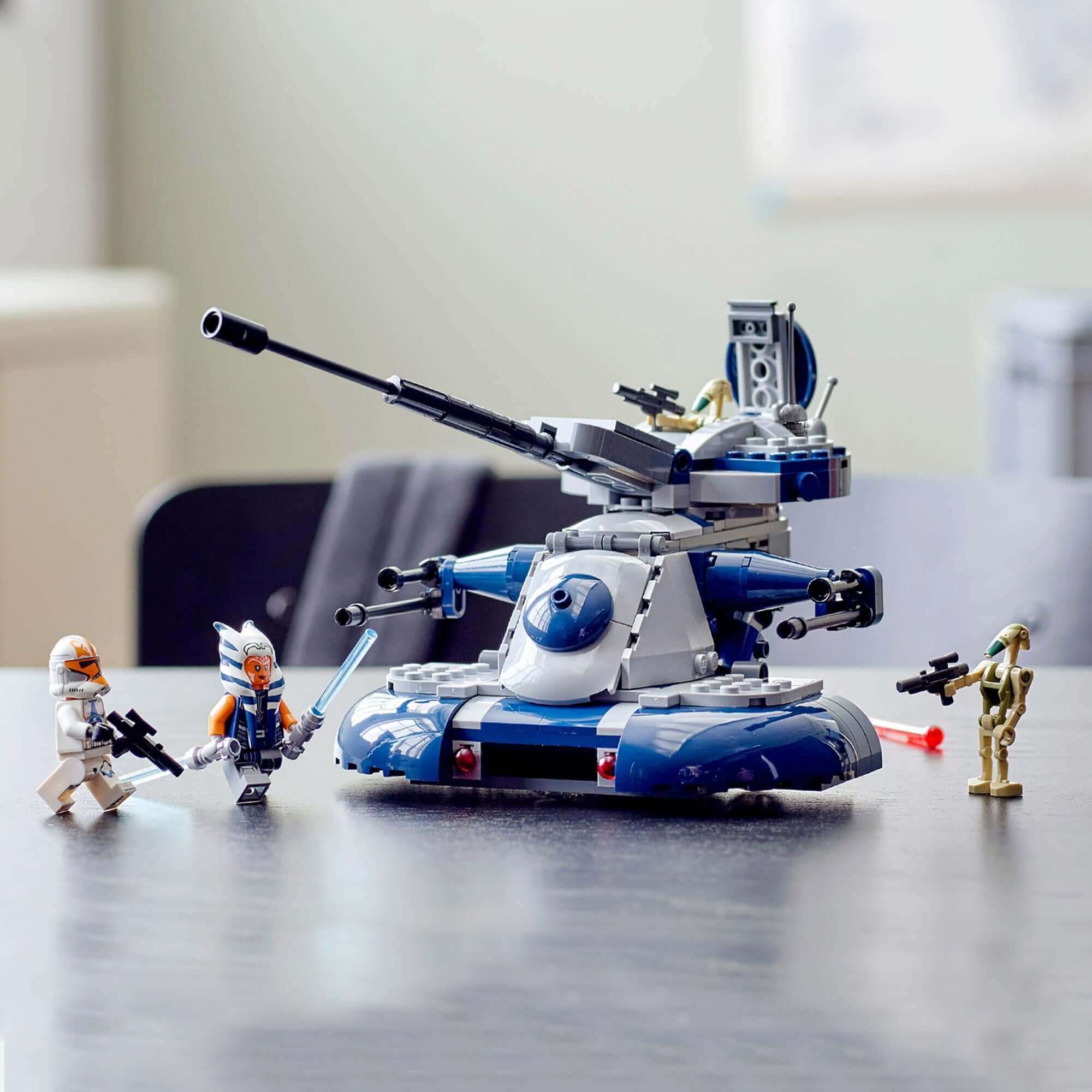 LEGO® Star Wars Armored Assault Tank (AAT) 75283 with clones and battle droids for exciting Star Wars battles.