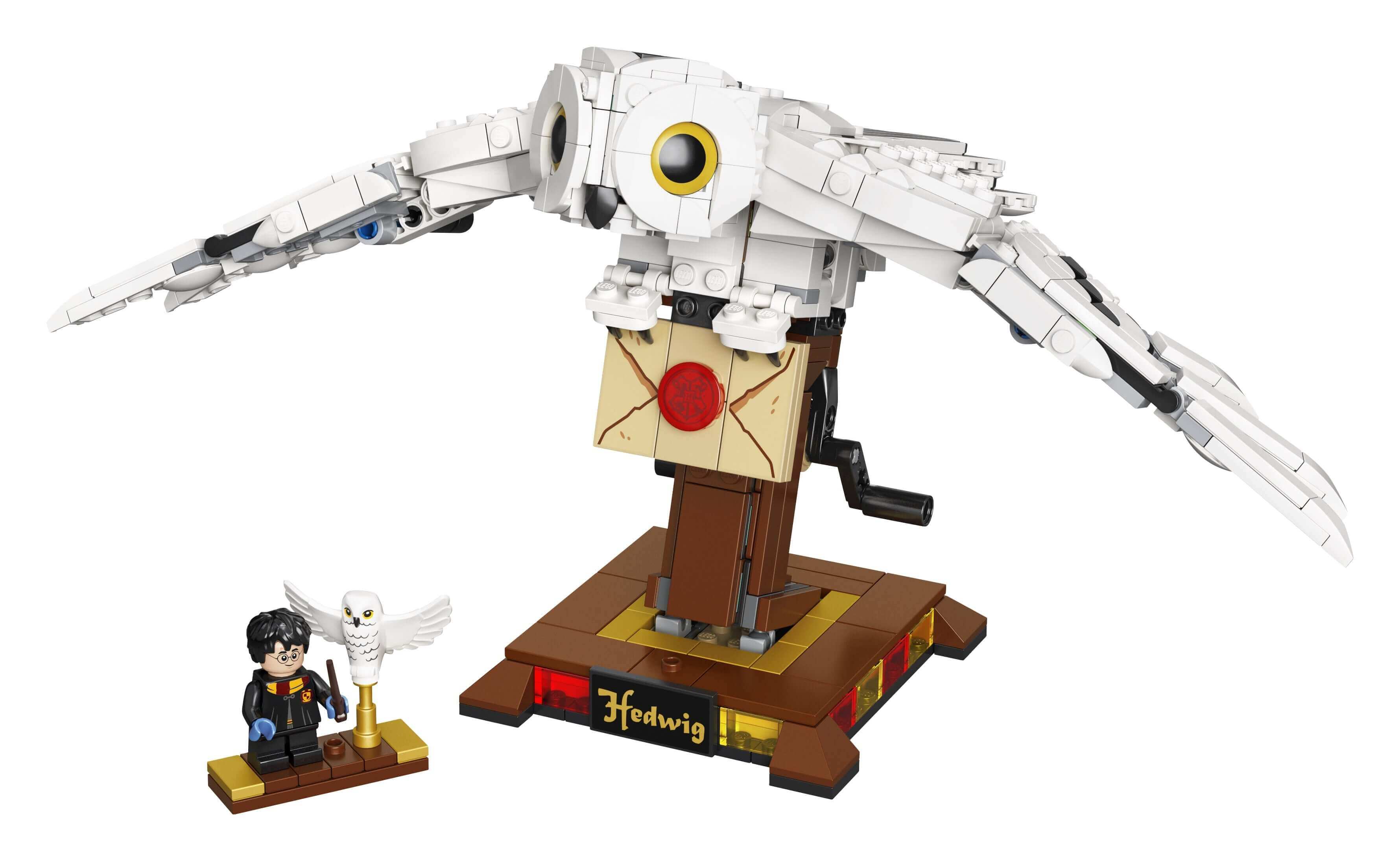 LEGO Harry Potter Hedwig Display Building Set 75979 with wings, featuring Harry Potter minifigure and snowy owl.