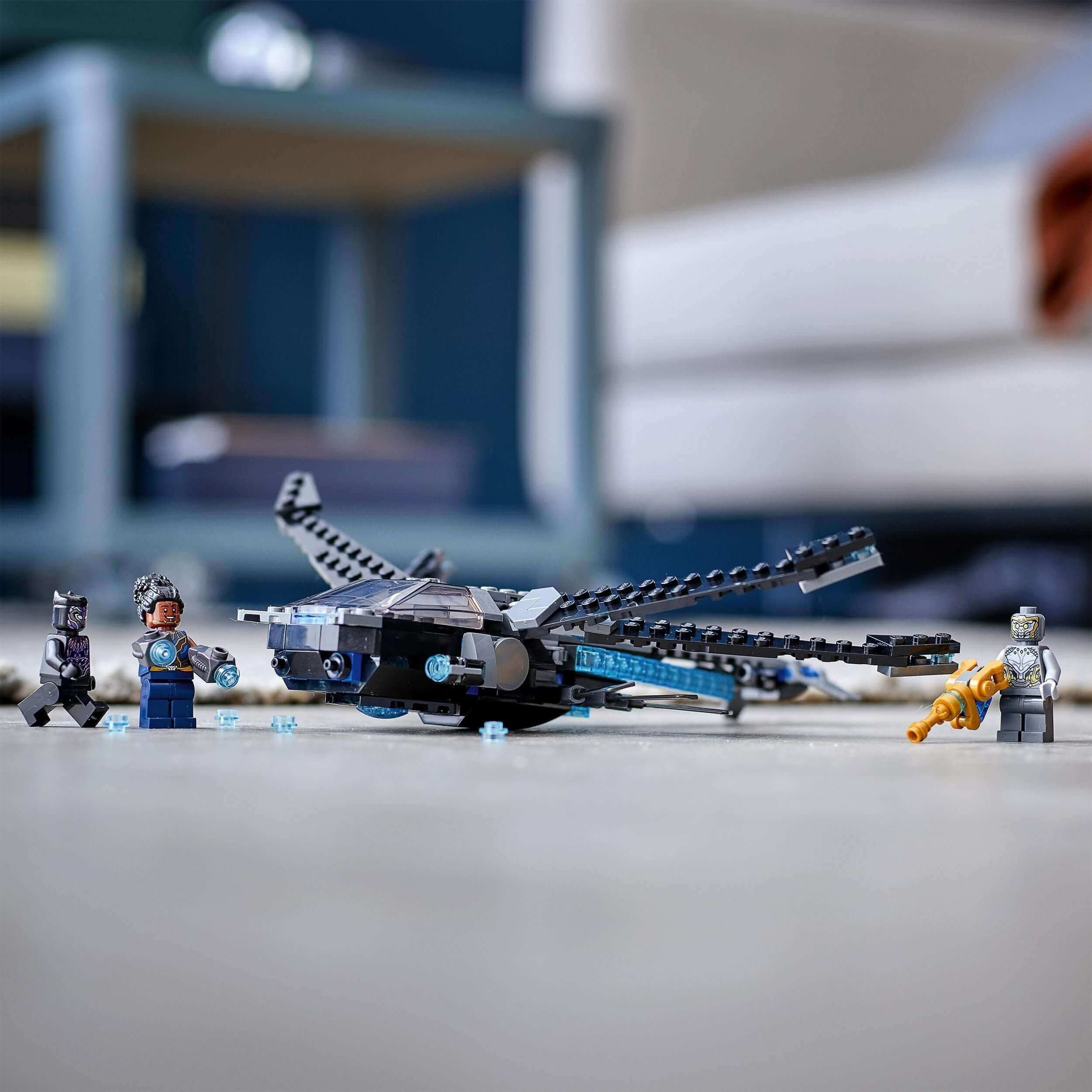 LEGO Marvel Black Panther Dragon Flyer Set 76186 with minifigures around iconic aircraft from Avengers: Endgame.